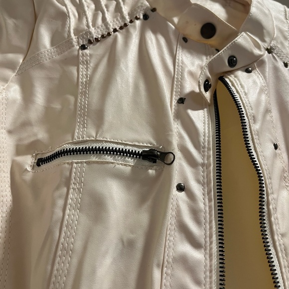 Cream colored lightweight jacket - Picture 5 of 5